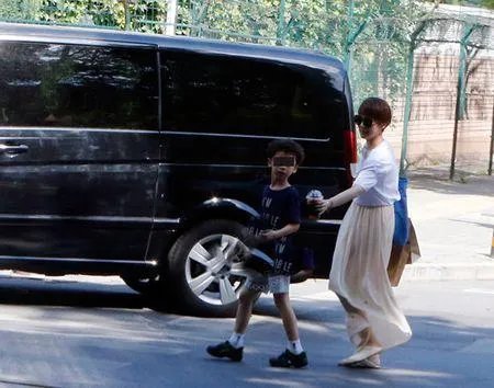 海清的丈夫是谁叫什么老公个人简历图片 海清老公和儿子资料照片