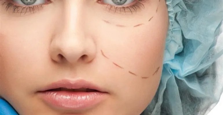 难以置信！深圳31岁女子整容后智力降至1岁婴儿水平！