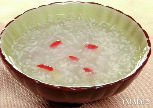 台湾性感女车手完爆柳岩爆乳装赛车推荐丰胸三种食物