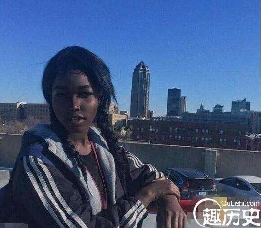 世界上最漂亮的非洲黑人美女，黑人女孩Lolita成最黑网红