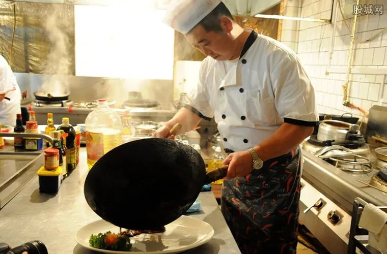 食荤者被责令整改 食客络绎不绝却被检查出安全隐患