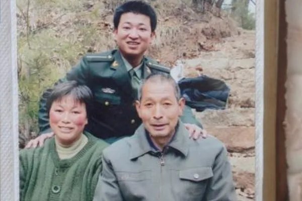 陈红军妻子曝与其的最后一次通话，你觉得他妻子是什么心情？