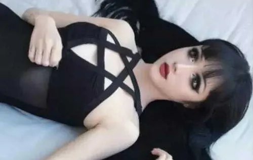 《蒸汽》她化妆吸粉50万 卸妆后素颜网友求交往