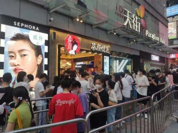 南京茶颜悦色黄牛代购1杯200元，是否过度神化了？