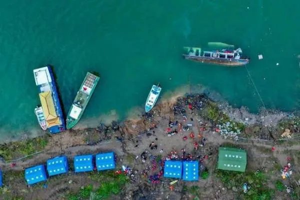 贵州发生客船侧翻事故，致8死7失联，导致这起事故的原因是什么？