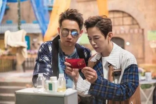 何炅一天给6个人送祝福 原来最懂的他的人竟然是他！