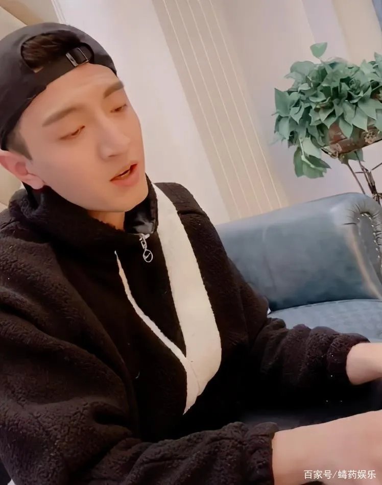 张芷溪金瀚深夜秀恩爱，约会地点是不是还遭扒了？