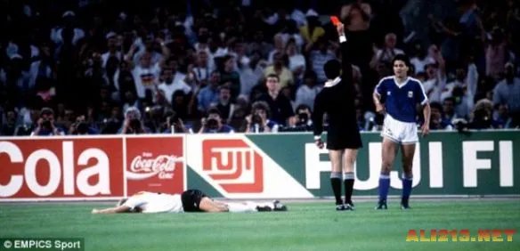 盘点足坛十大假摔王 C罗苏神布教授领衔无罗本