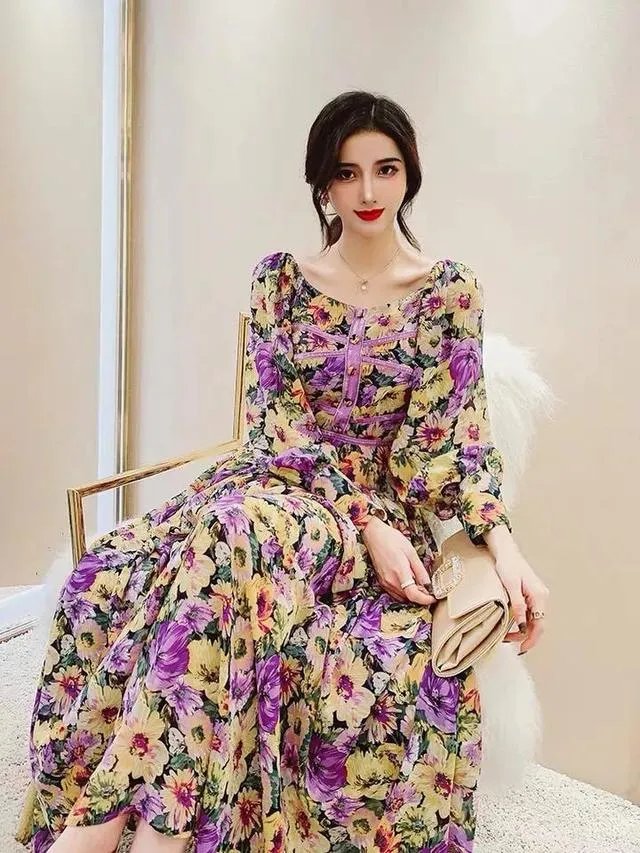 花色连衣裙现在还是否流行？现在的流行趋势是什么？