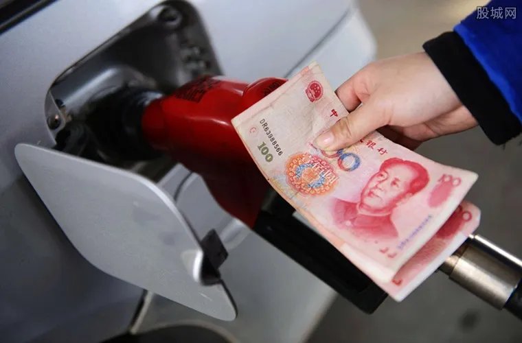 油价或创最大涨幅 提醒车主们不妨赶紧提前加满油