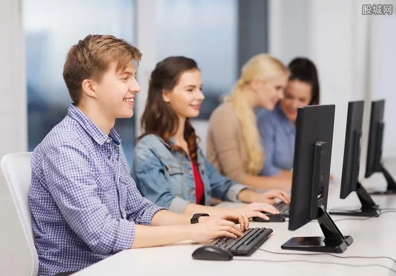 互联网公司被曝工位旁搭帐篷 官方回应：开玩笑