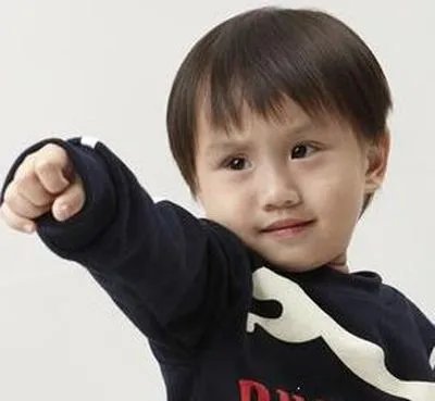 小彬彬小小彬太像了 小彬彬和小小彬对比照竟然一样