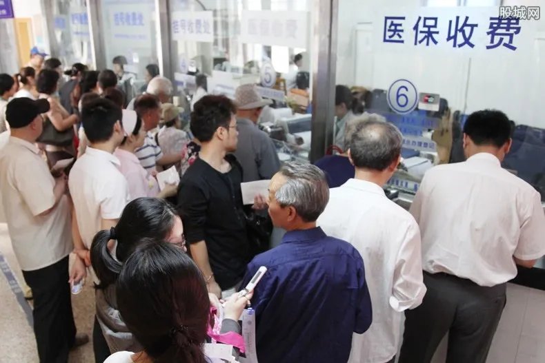 张掖天价转院费 称未开票3千元是医护人员劳务费