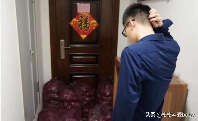 女子买一吨洋葱送前男友，声称：我哭够了，该你了，怎么回事？