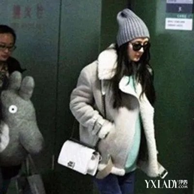 杨幂怀孕巨肚照曝光自曝变回大饼脸