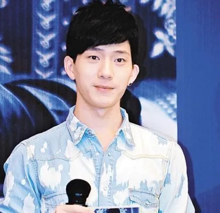 井柏然初恋情史大爆料 自曝被美女校花倒追