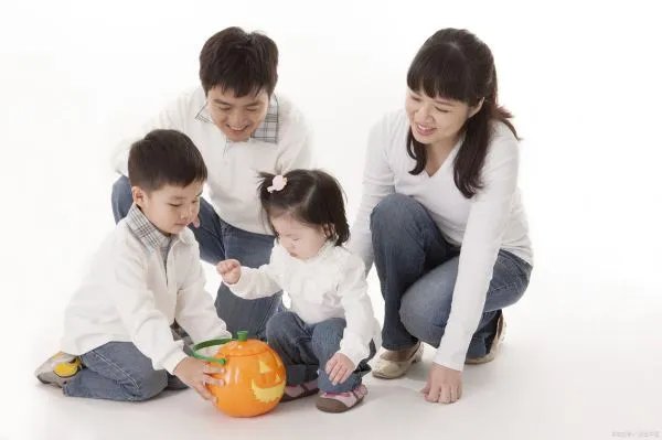 成语青梅竹马出自哪位诗人的作品?这个成语有什么特殊的含义?