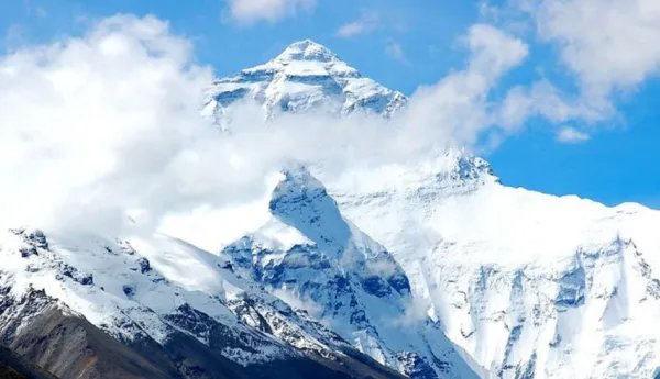 中国登山队首次登上珠穆朗玛峰