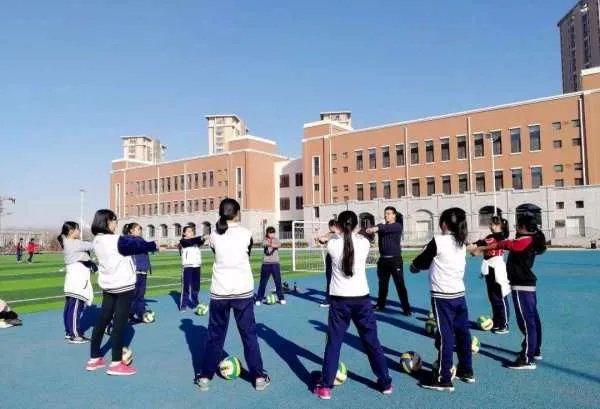 中考体育将达到和语数外同分值水平，为何这样规定？