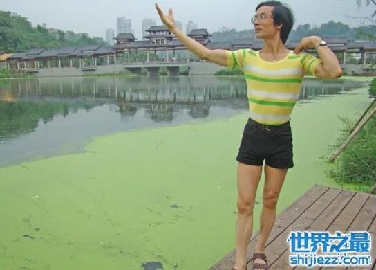 重庆最牛胸肌哥走红,老哥的胸肌比女人胸还大