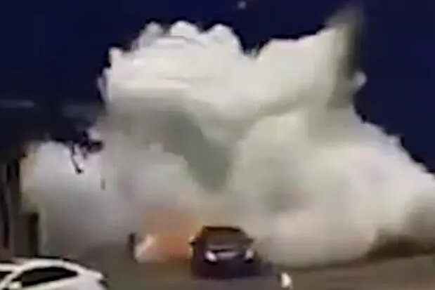 ​辽宁一两轮机动车街头爆炸是怎么回事  辽宁一两轮机动车为什么街头爆炸