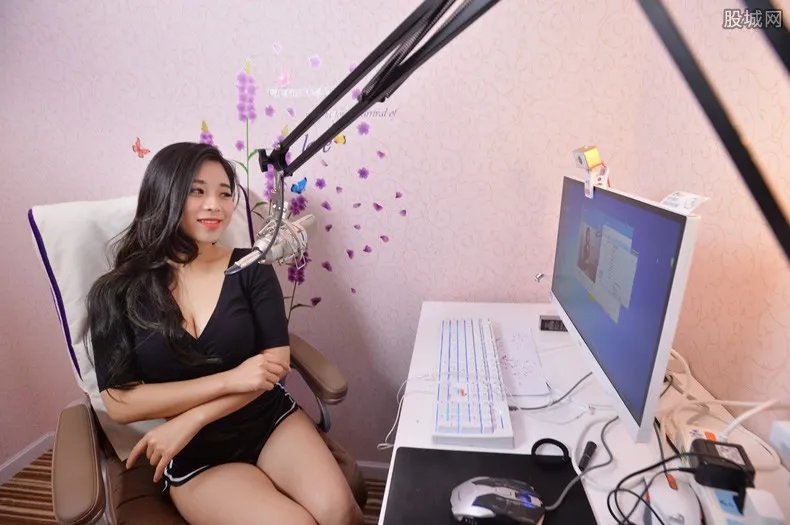 网络直播高价挖人 平台动辄支付上百万元签约费挖人