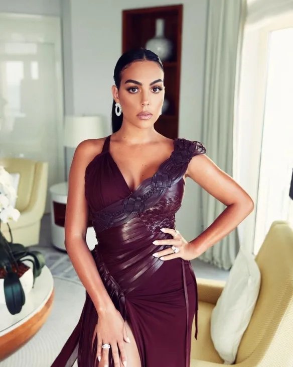 2022世足大嫂团第一人！C罗身边最辣的那道风景线！