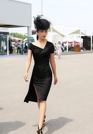 刘涛复古装扮露美腿  贤惠涛姐造型大变样气场十足