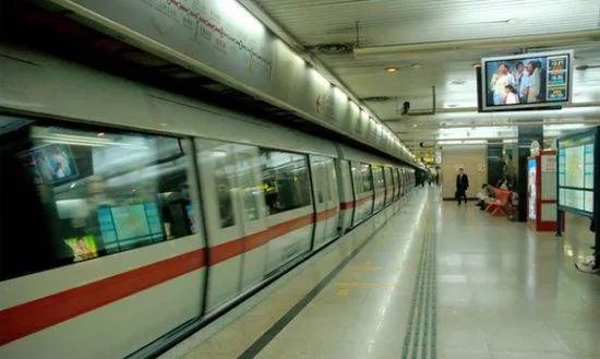 公交车乘务员浴血夺刀救乘客，现场究竟发生了什么？