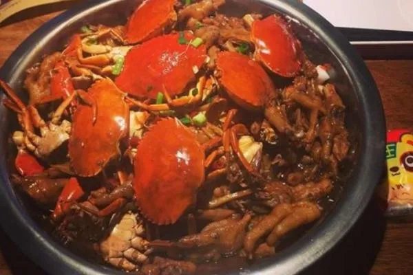 胖哥俩肉蟹煲死蟹当活蟹卖 死螃蟹煮熟了可以吃吗