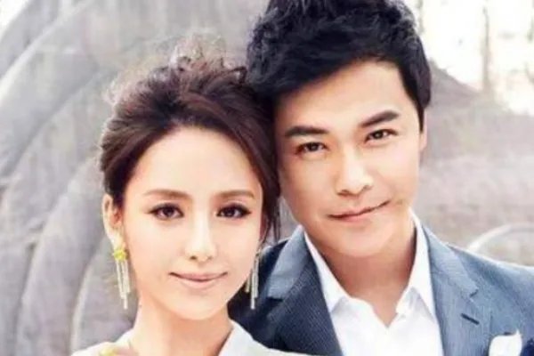 佟丽娅啥时候离的?