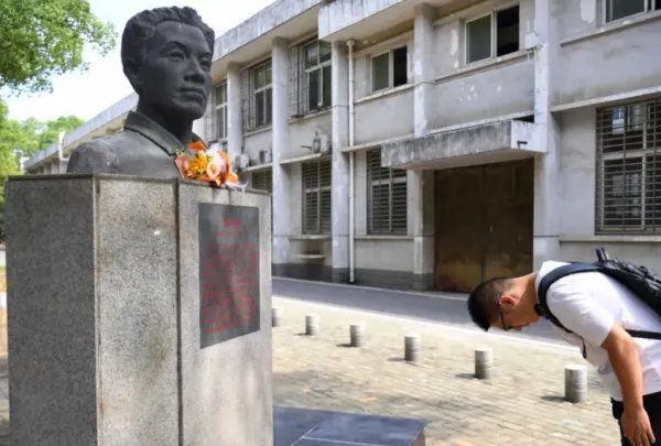 父亲因公殉职，儿子考入父亲母校！其子为何选择这所学校？