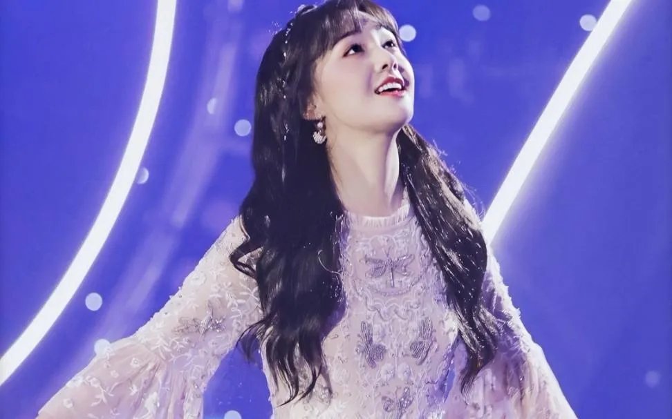 郑爽的生日现场播放张翰的视频,这是有意为之吗?