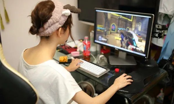 关于网络直播高额打赏将被限制，你认为这一规定合理吗？