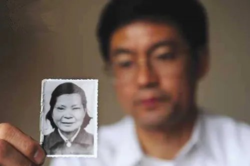 子女悬赏百万寻母被骗4次  其母亲走丢原因令人撕心裂肺