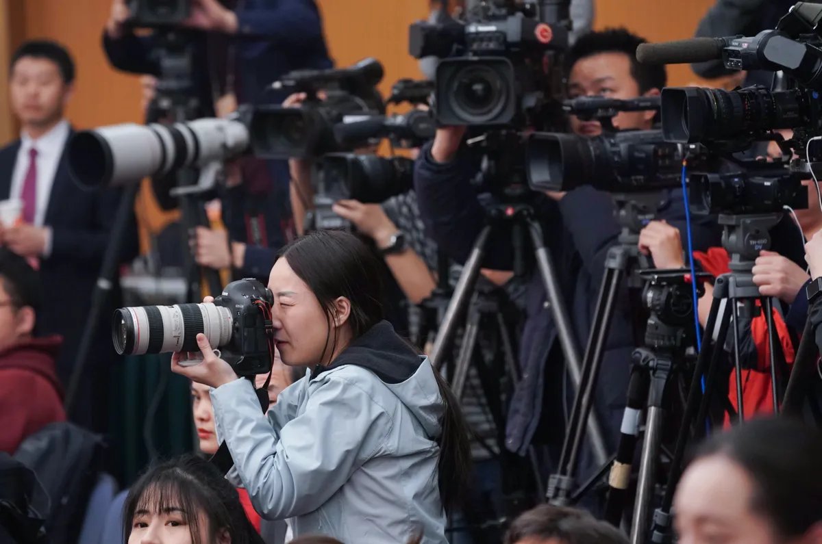 如何看待记者因采访徐峥被开除一事?