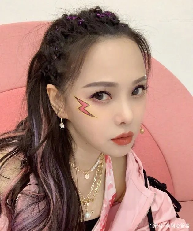 伊能静秒删发文，否认易立竞风波，她是跟风道歉吗？