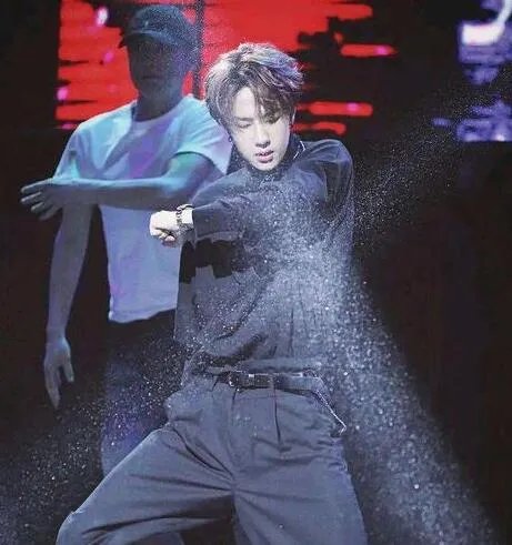 杨迪妈妈把沈腾认成王一博是怎么回事 杨迪妈妈把沈腾认成王一博是什么情况