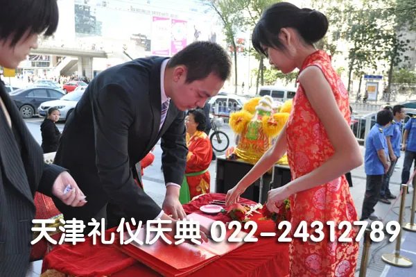 在天津做礼仪小姐的工资大概是多少