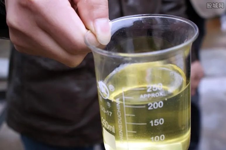 小龙坎一门店两年制售2吨地沟油 你还敢吃火锅吗