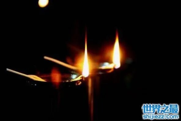 古代墓室长明灯的工作原理，其实是很简单的燃烧原理 