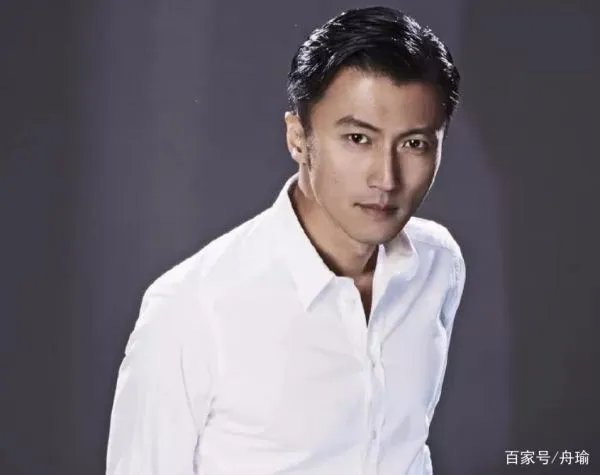 王菲第一任老公是谁