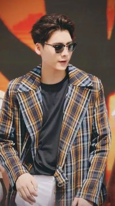 被问及35岁结婚的flag，李易峰是如何高情商回应的？