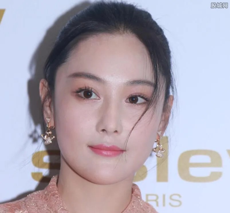 张馨予自爆深夜遭骚扰 网友质疑炒作