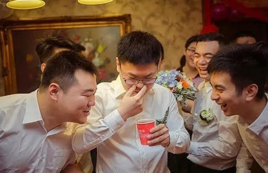 结婚堵门游戏都怎么玩 结婚堵门问新郎什么问题