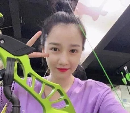 如何看待于小彤否认分手， 陈小纭说要多穿绿色？