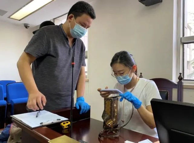 女出纳入职一年贪720余万,她当初是如何起了贪念的?