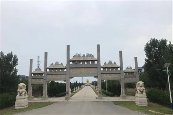 小区住十万个骨灰盒，这样的违规现象该如何处置？