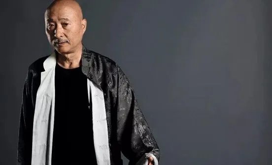 著名艺术家陈佩斯在人民日报上撰文，他都表述了什么观点？