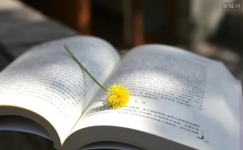 脑瘫女孩一根手指出4本书 身残志坚获赞